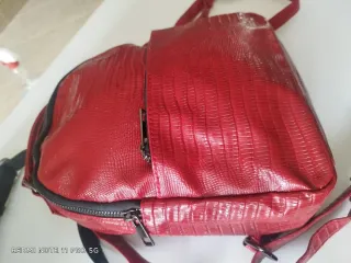 Zainetto rosso con zip