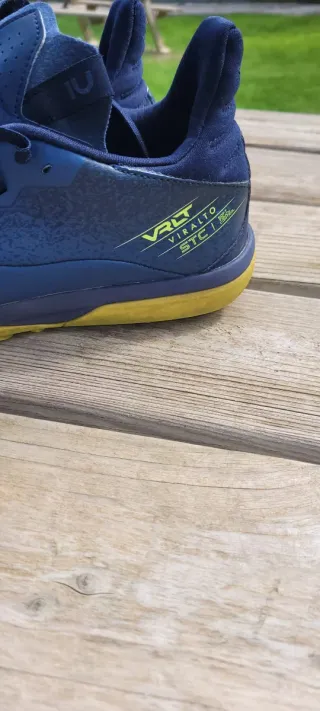 Botas de fútbol niño azul y amarillo 39