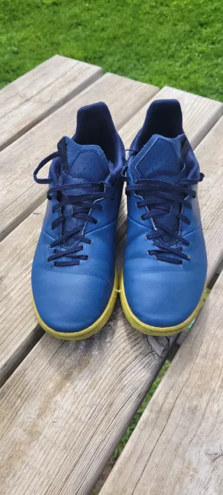 Botas de fútbol niño azul y amarillo 39