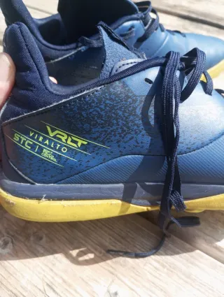 Botas de fútbol niño azul y amarillo 39