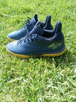 Botas de fútbol niño azul y amarillo 39