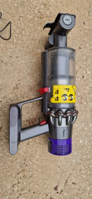 Aspiradora Dyson con cargador