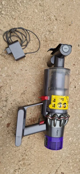 Aspiradora Dyson con cargador