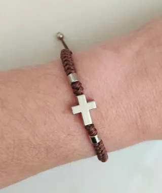 Pulsera Cruz Cuero.