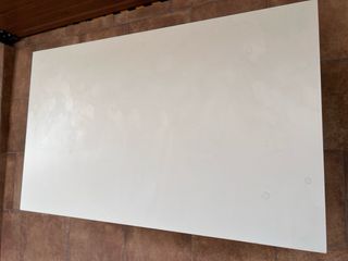 Mesita de salón blanca y madera