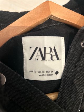 Chaqueta Zara Flecos y Brillantes Negra