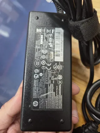 Portátil HP i3 con cargador