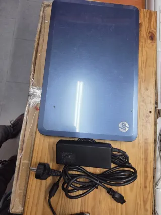 Portátil HP i3 con cargador