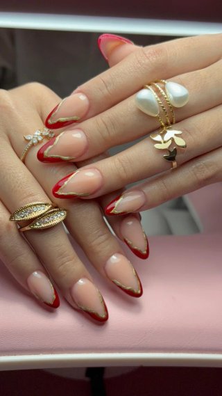 Profesional manicurista y pestañas