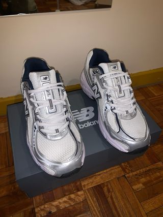 Tênis New Balance Prata e Branco