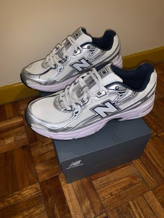 Tênis New Balance Prata e Branco