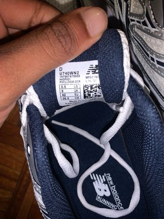 Tênis New Balance Prata e Branco