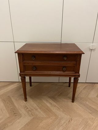 Cajonera antigua de madera.