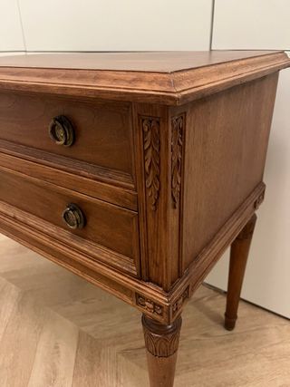 Cajonera antigua de madera.