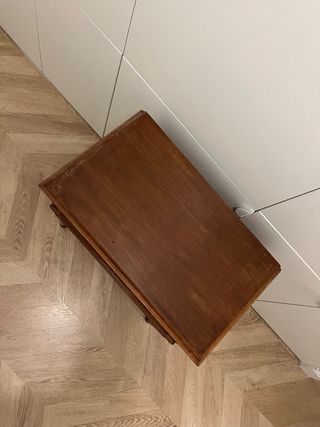 Cajonera antigua de madera.