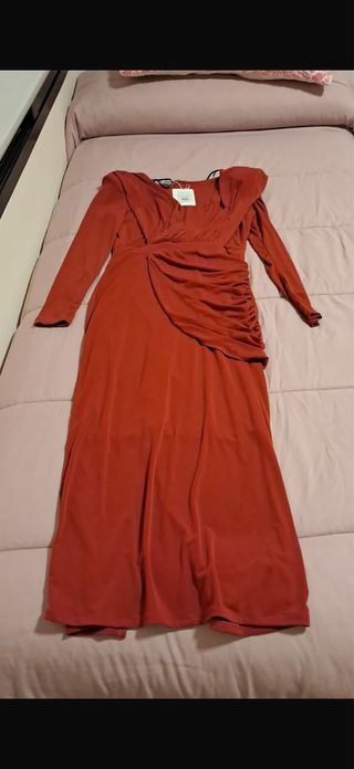 Vestido midi naranja oscuro, puesto 5 horas
