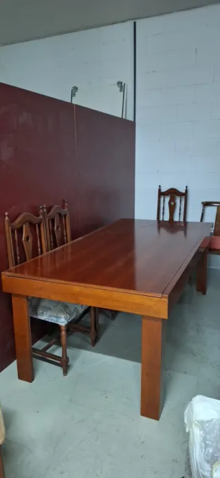Mesa de comedor grande de madera. Regalo 6 sillas