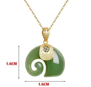 Colgante de Jade con cadena dorada