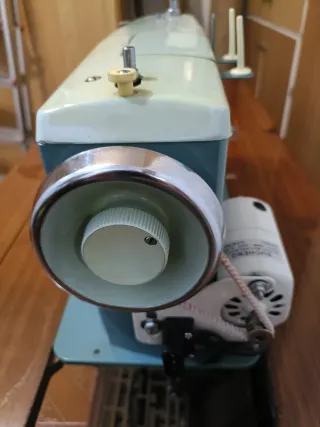 Máquina de coser Alfa Alfamatic 109