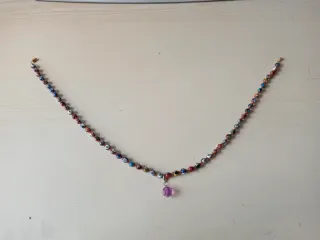 Collana con ciondolo viola
