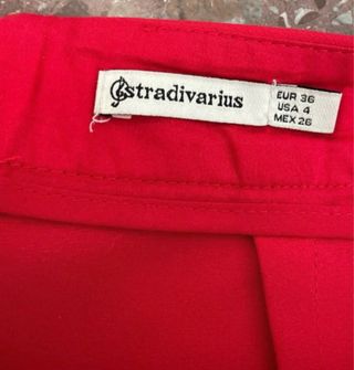 Falda pantalón roja con botones