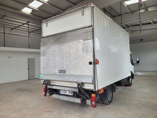 Nissan Cabstar con plataforma elevadora