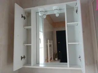 Mueble de lavabo blanco