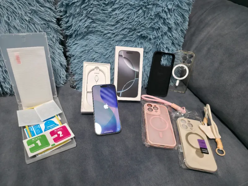 iPhone 16 Pro 256GB Titanio Blanco — Como nuevo