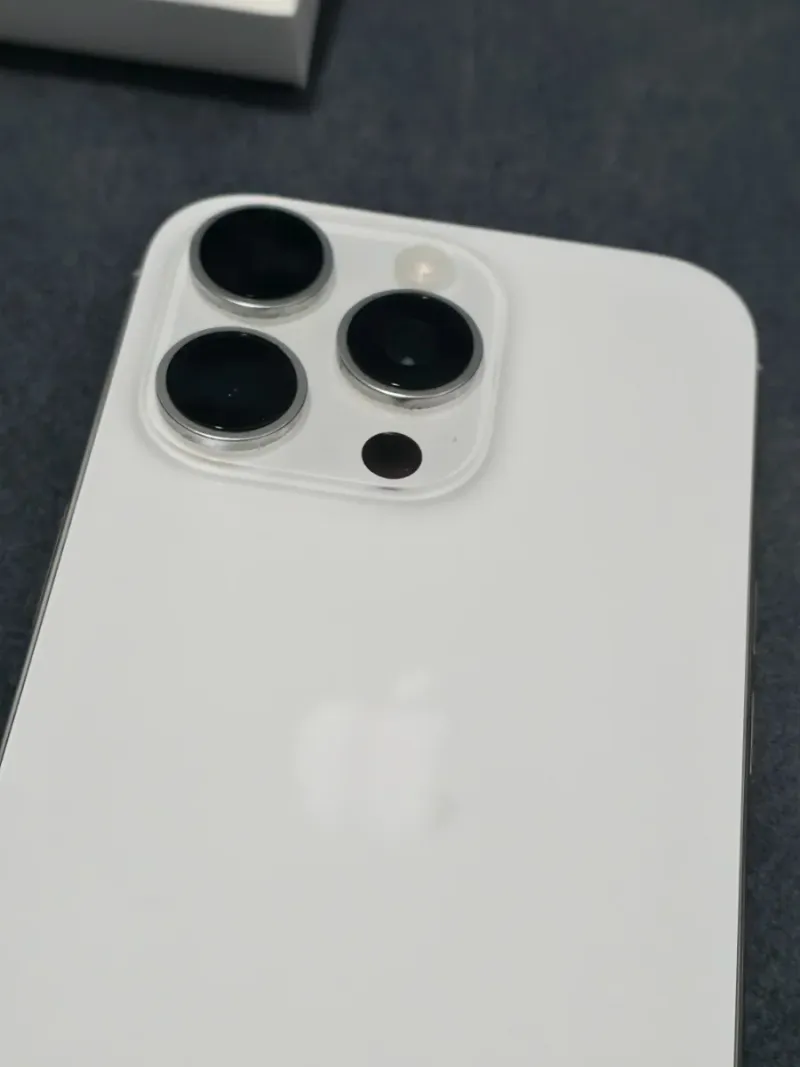 iPhone 16 Pro 256GB Titanio Blanco — Como nuevo afbeelding 6