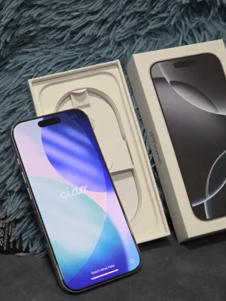 iPhone 16 Pro 256GB Titanio Bianco e custodie