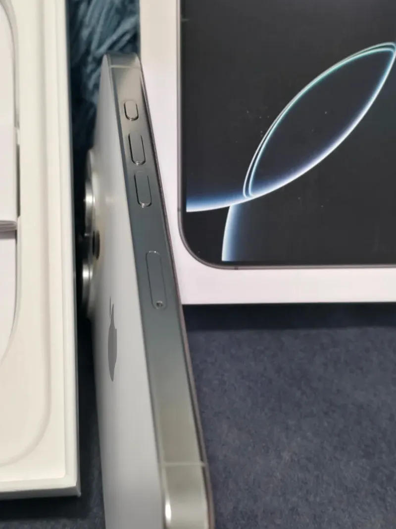iPhone 16 Pro 256GB Titanio Blanco — Como nuevo afbeelding 9