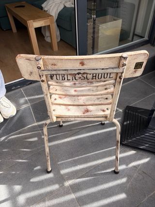 Sillas de metal y madera