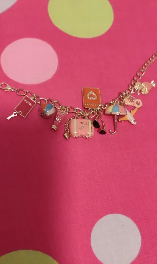 Pulsera dorada con charms de viaje sin estrenar