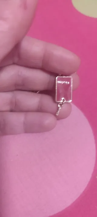 Pulsera dorada con charms de viaje sin estrenar