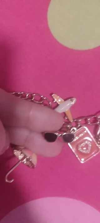 Pulsera dorada con charms de viaje sin estrenar