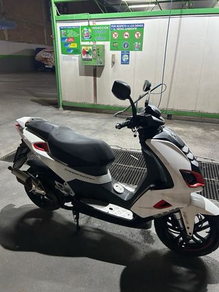 Peugeot Speedfight Scooter Blanca y Roja 49cc