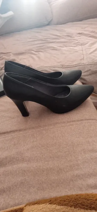 Zapatos de tacón negros para mujer