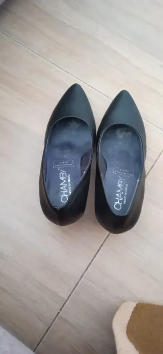 Zapatos de tacón negros para mujer