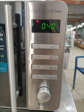 - Cecotec Microondas ProClean 5010. 700 W, Capac