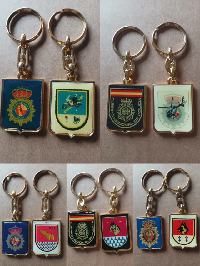 Escudo PLATEADO Policía Metal 9x6, cms