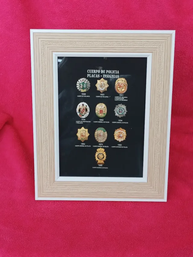 Escudo PLATEADO Policía Metal 9x6, cms