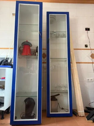 2 Vitrinas Azules con Puerta Abatibles