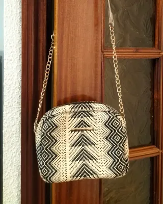 Bolso bandolera de rafia