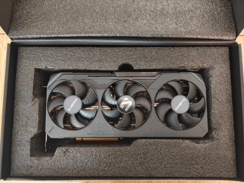 RX 9070XT 16GB Gigabyte Tarjeta Gráfica afbeelding 2