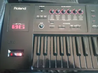ROLAND FA-06 + bolsa transporte