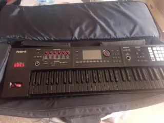 ROLAND FA-06 + bolsa transporte