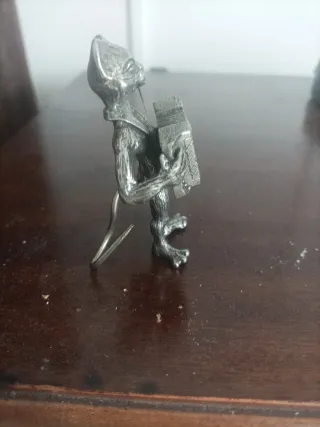 Figura gato con acordeón