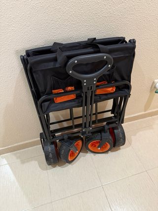 Carro de playa plegable negro y naranja