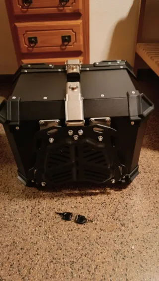 Baúl moto aluminio negro 45 LITROS