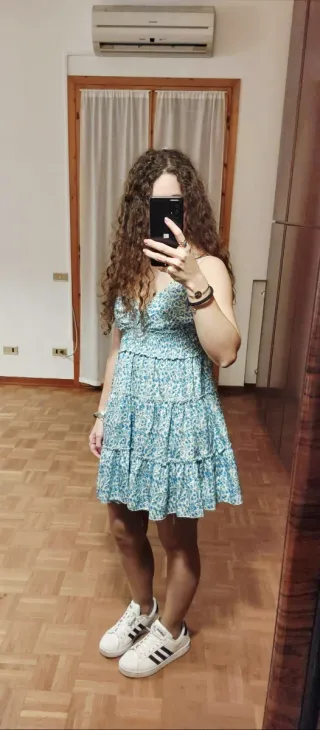 Abito estivo floreale azzurro